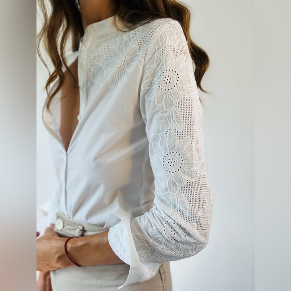 Sunflower Eyelet Blouse - Picture 2 of 3